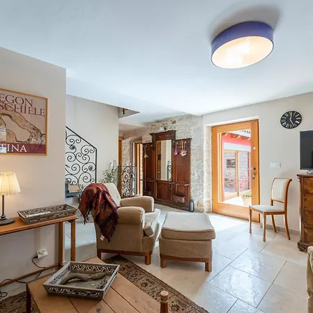 Benka In - Haus Fuer 8-9 Personen Radetići